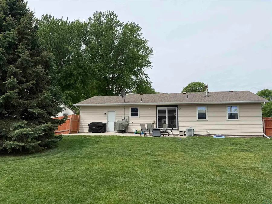 108 Catalina Ave., Vermillion, SD 57069 - #3