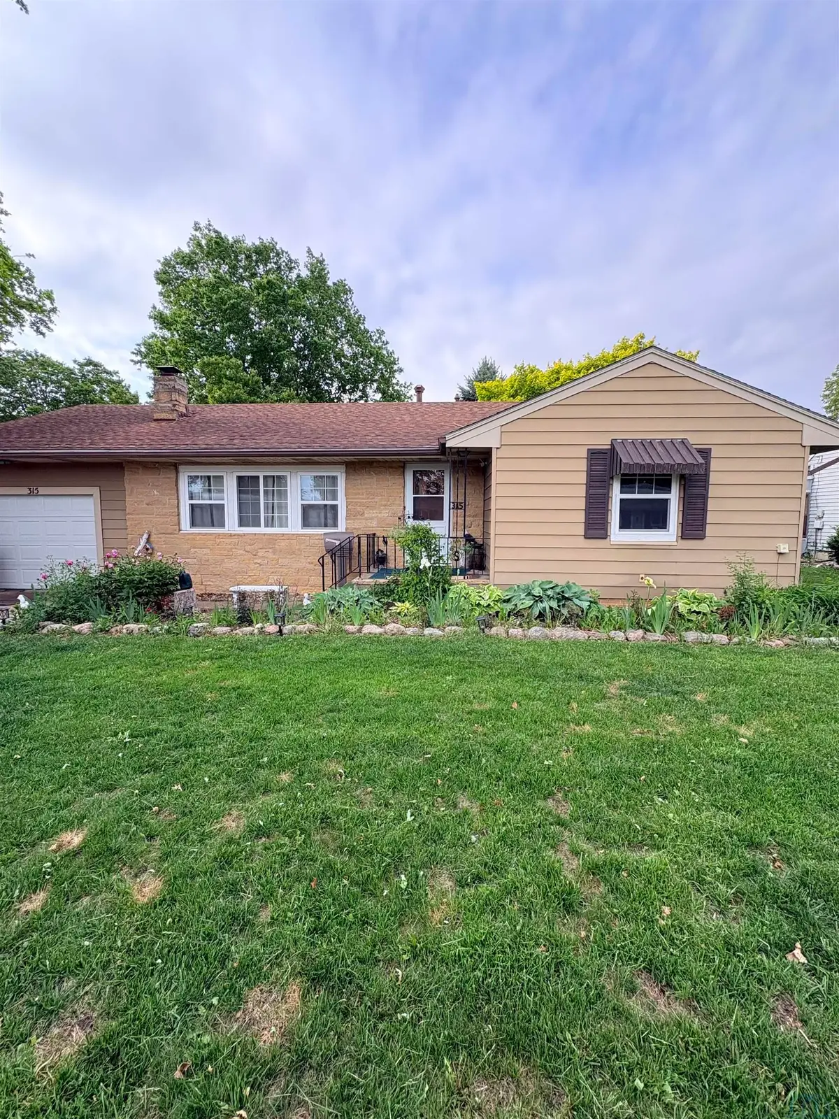 315 E 9TH ST, Storm Lake, IA 50588 - #1