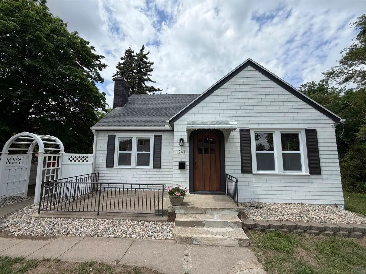 241 S COLLINS ST, Sioux City, IA 51103 - #1