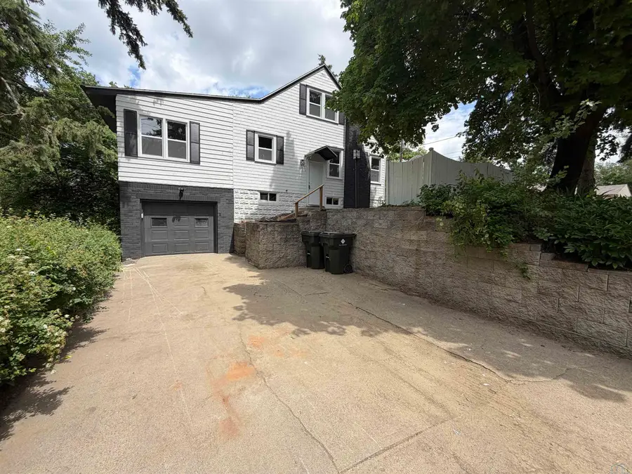 241 S COLLINS ST, Sioux City, IA 51103 - #2