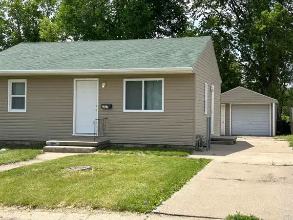 2217 Geneva, Sioux City, IA 51103