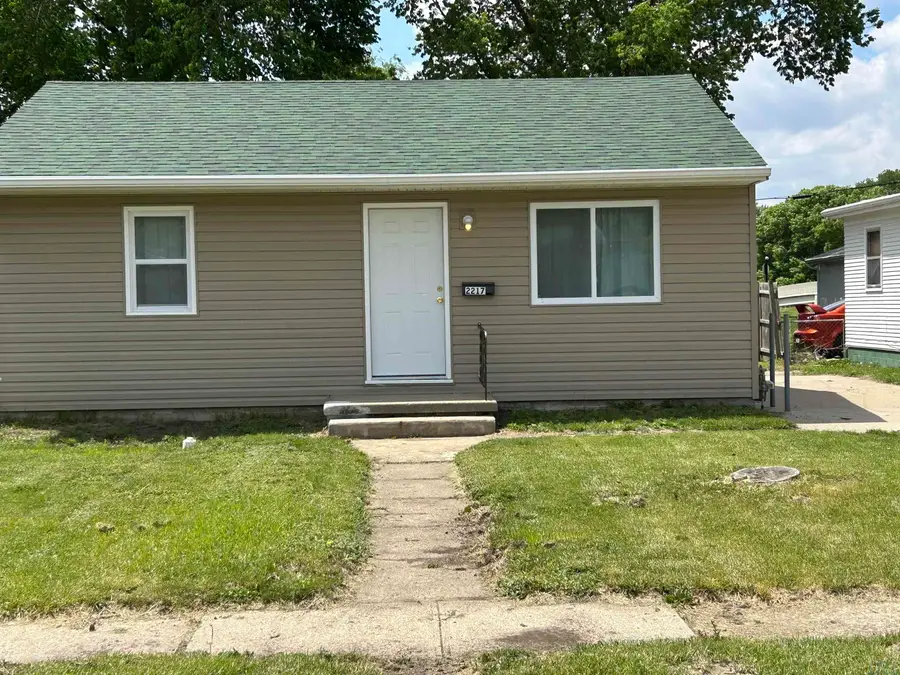2217 Geneva, Sioux City, IA 51103 - #2