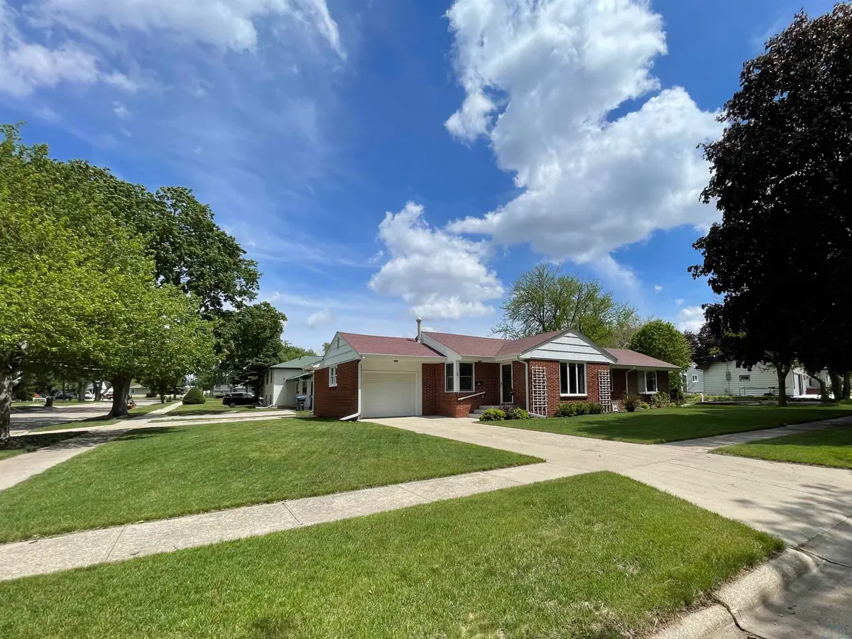 1 S Windsor Circle, Storm Lake, IA 50588 - #1