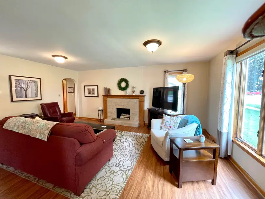 1 S Windsor Circle, Storm Lake, IA 50588 - #3