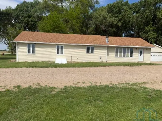 46152 313th Street, Vermillion, SD 57069 - #2