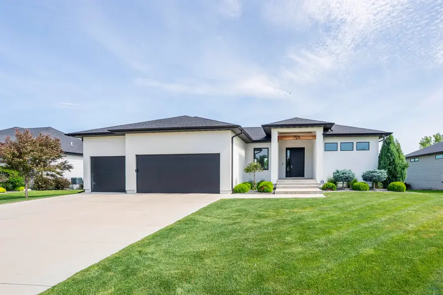 725 E Pinehurst Tr, Dakota Dunes, SD 57049 - #2
