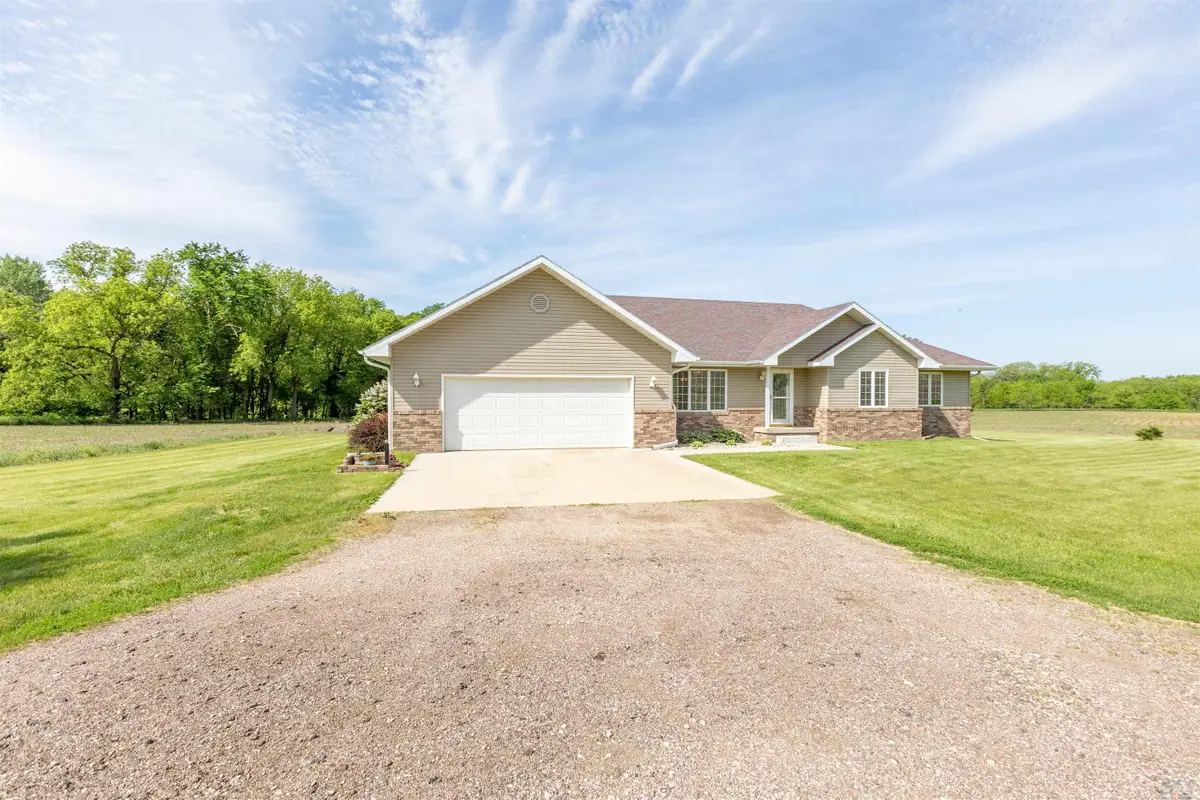 32213 Indigo Rd, Hinton, IA 51024 - #1