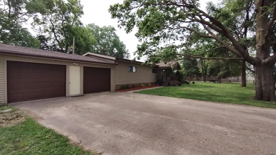1586 Gateway Dr., South Sioux City, NE 68776 - #2