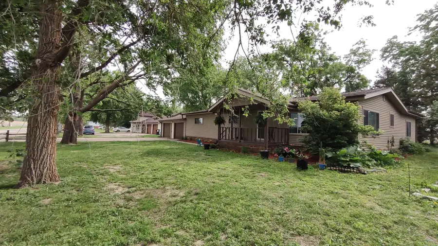 1586 Gateway Dr., South Sioux City, NE 68776 - #3