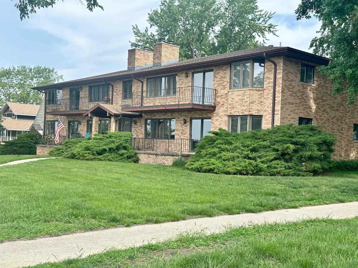 209 E Lakeshore Drive #2, Storm Lake, IA 50588 - #1
