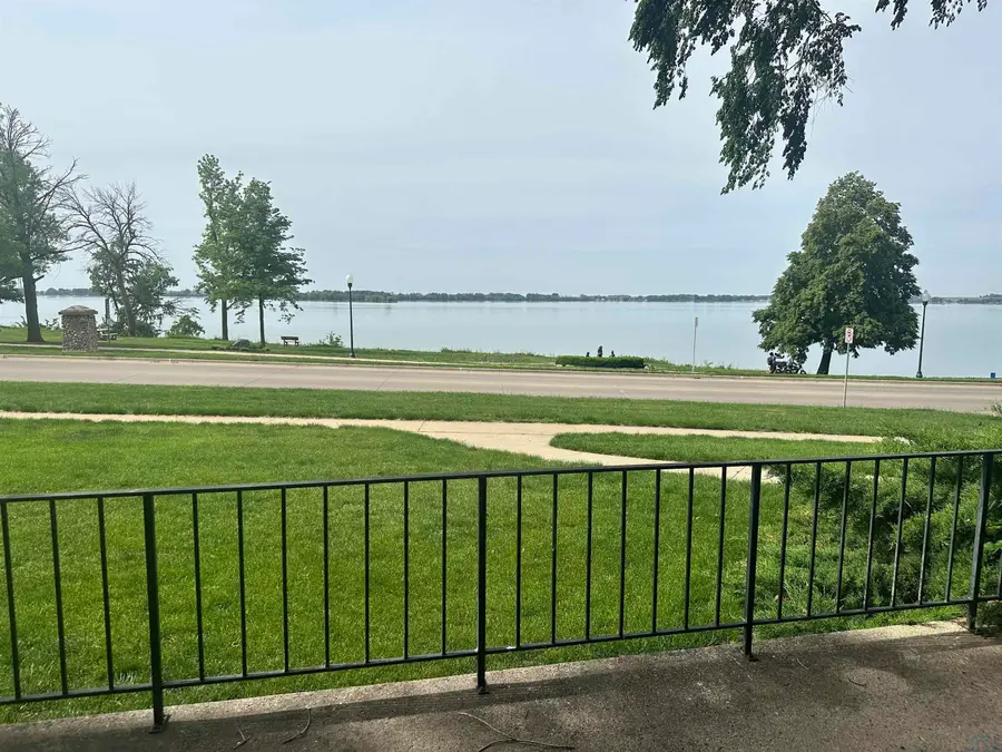 209 E Lakeshore Drive #2, Storm Lake, IA 50588 - #2