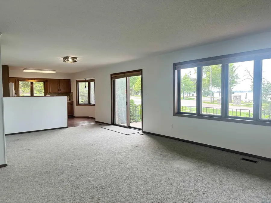209 E Lakeshore Drive #2, Storm Lake, IA 50588 - #3