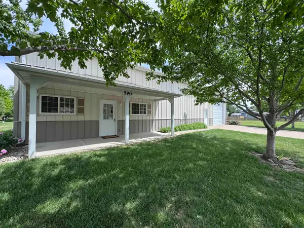 590 Lakeshore Dr, McCook Lake, SD 57049
