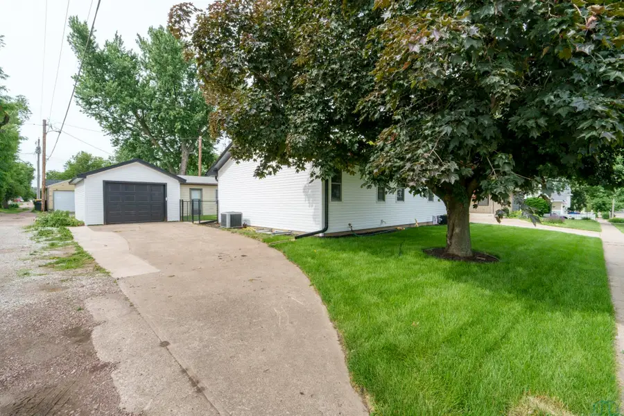 3410 STONE AVE, Sioux City, IA 51106 - #2