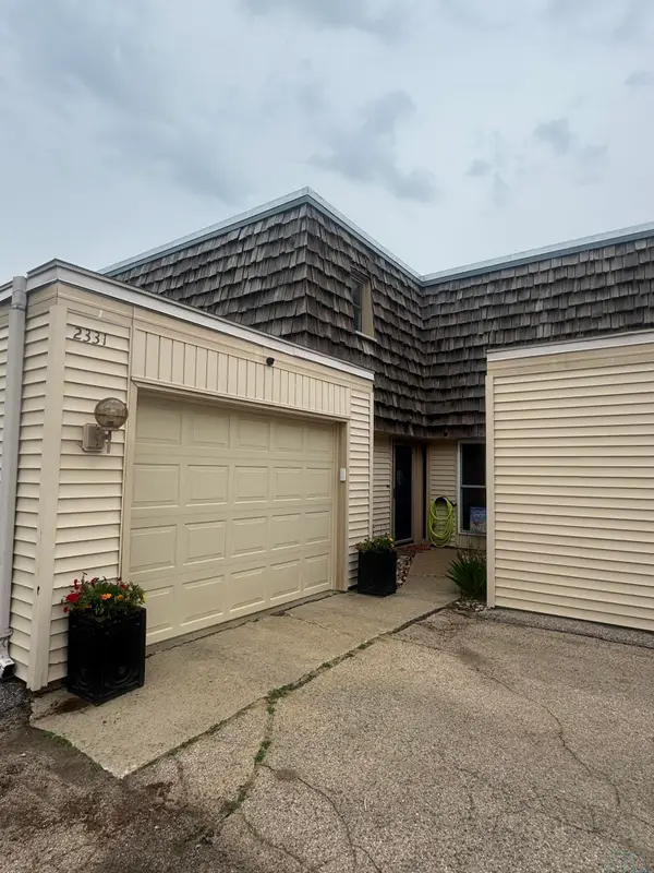 2331 Indian Hills Drive, Sioux City, IA 51104