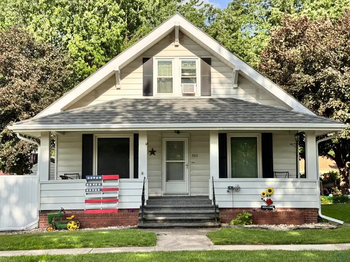 703 Main St, Sanborn, IA 51248 - #1