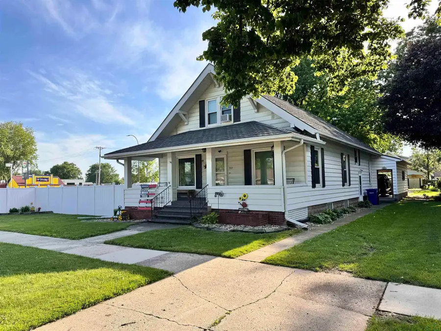 703 Main St, Sanborn, IA 51248 - #2