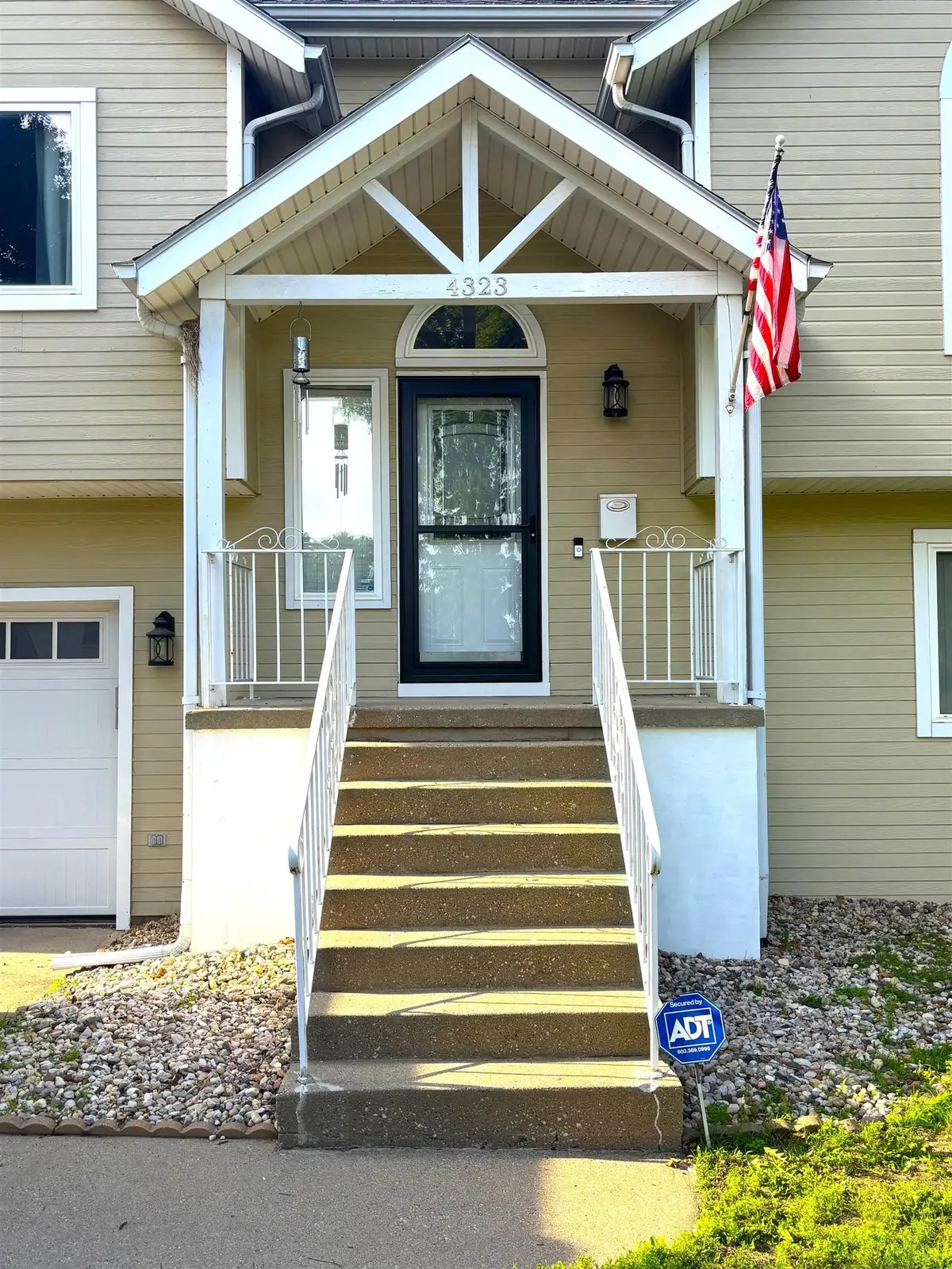 4323 Vine Ave, Sioux City, IA 51106 - #1