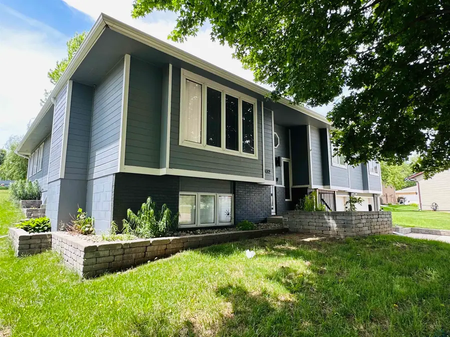4832 Singing Hills Blvd, Sioux City, IA 51106 - #3