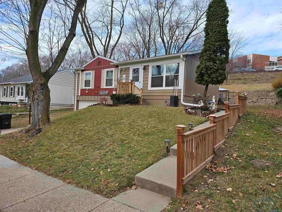 1807 W 25th Street, Sioux City, IA 51103 - #2
