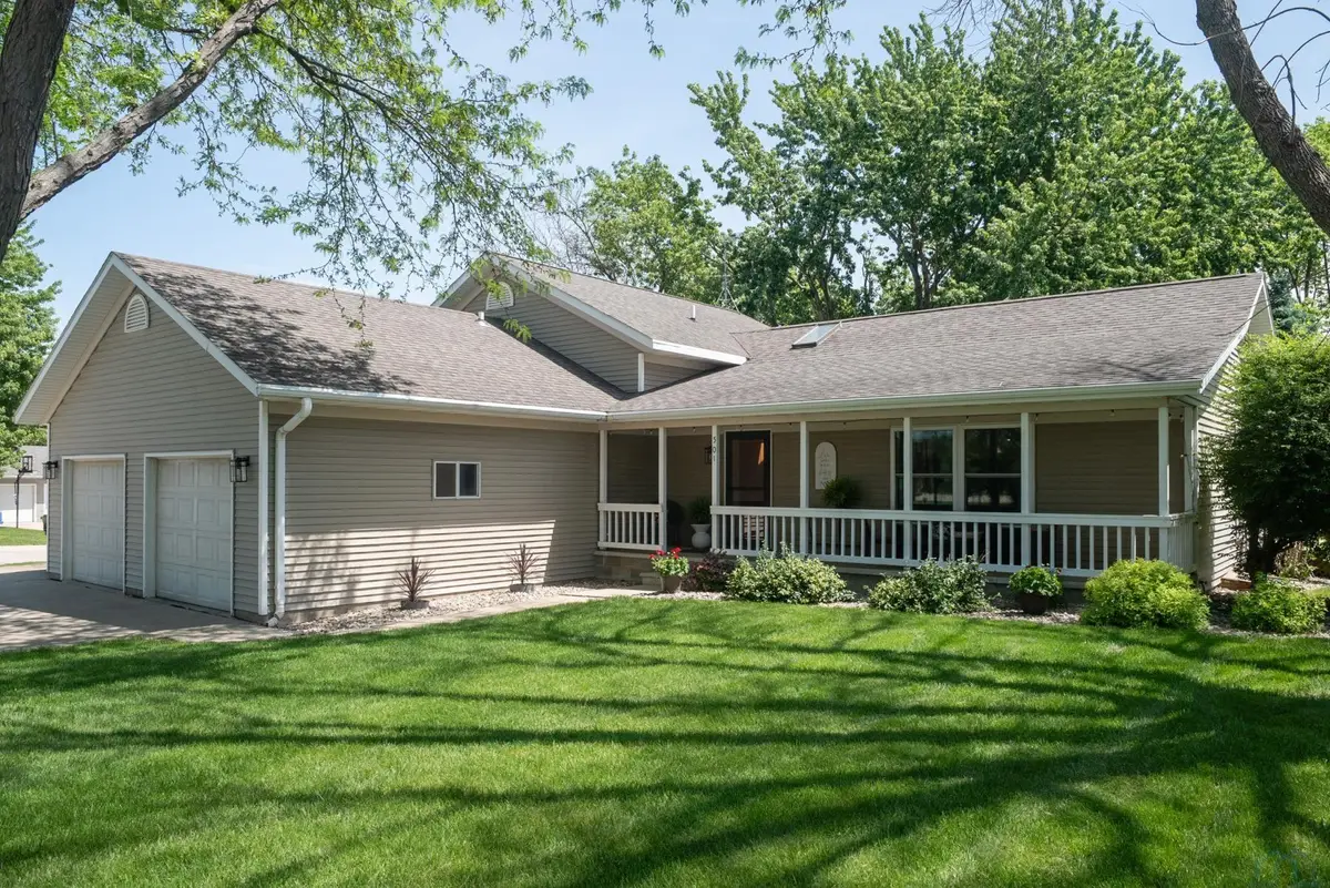 501 LINCOLN AVE SE, Orange City, IA 51041 - #1