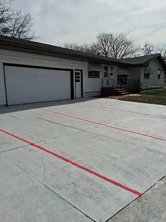 7 S Windsor, Storm Lake, IA 50588 - #1