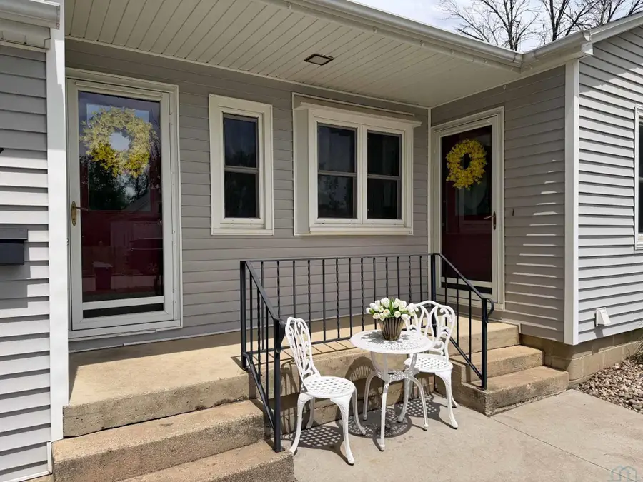 507 2nd St SW, Orange City, IA 51041 - #3