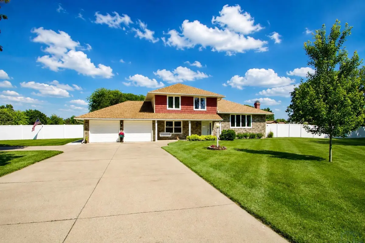 451 Fair Oaks Drive, South Sioux City, NE 68776 - #1