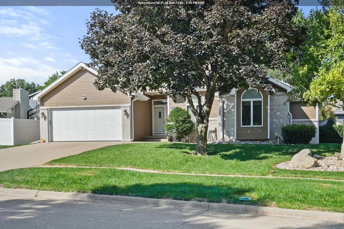 4605 Hawthorne Dr, Sioux City, IA 51106 - #1