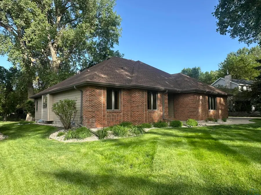 716 E SAINT ANDREWS CIR, Dakota Dunes, SD 57049 - #2