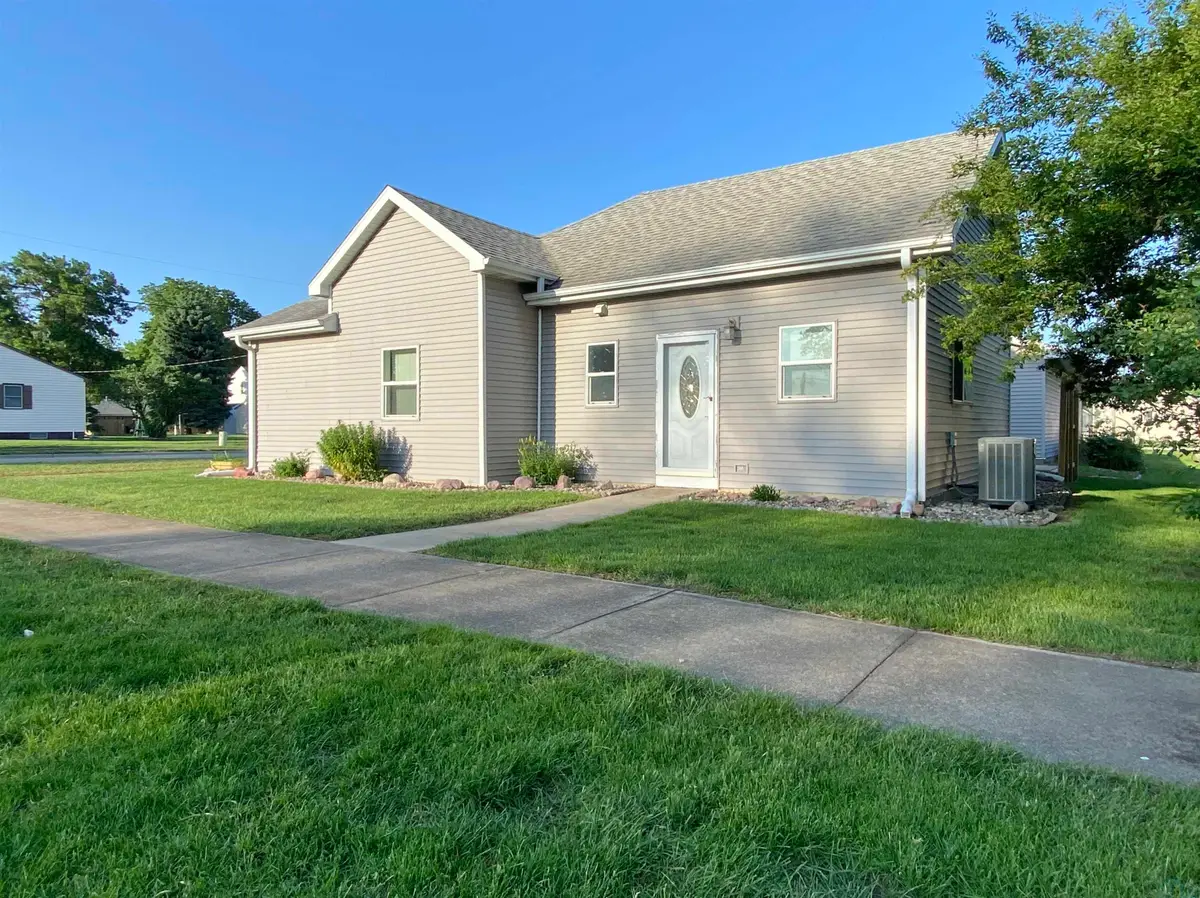 626 3rd St SW, Le Mars, IA 51031 - #1