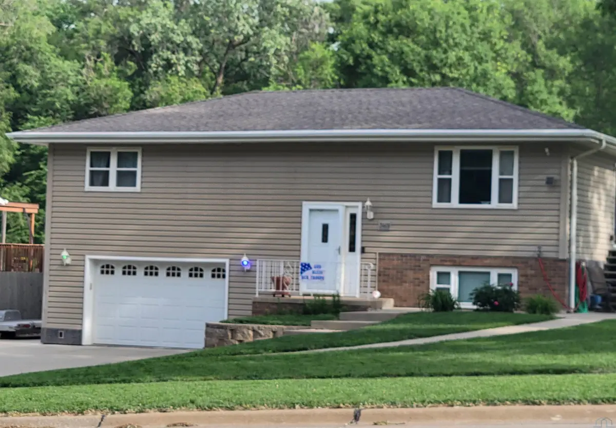 3401 W 19th, Sioux City, IA 51103 - #1