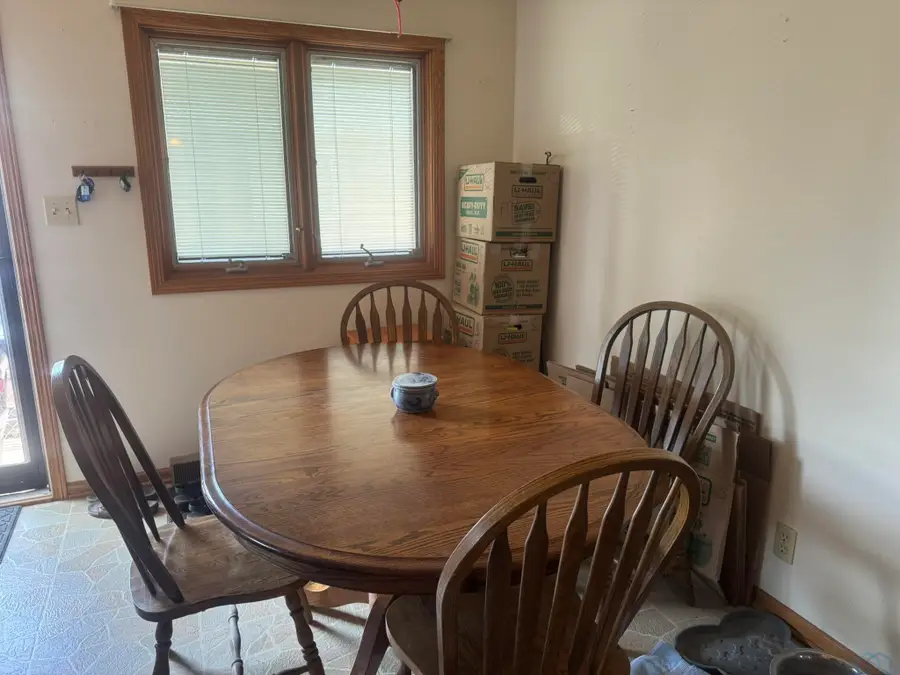 2811 S Coral Street, Sioux City, IA 51106 - #3