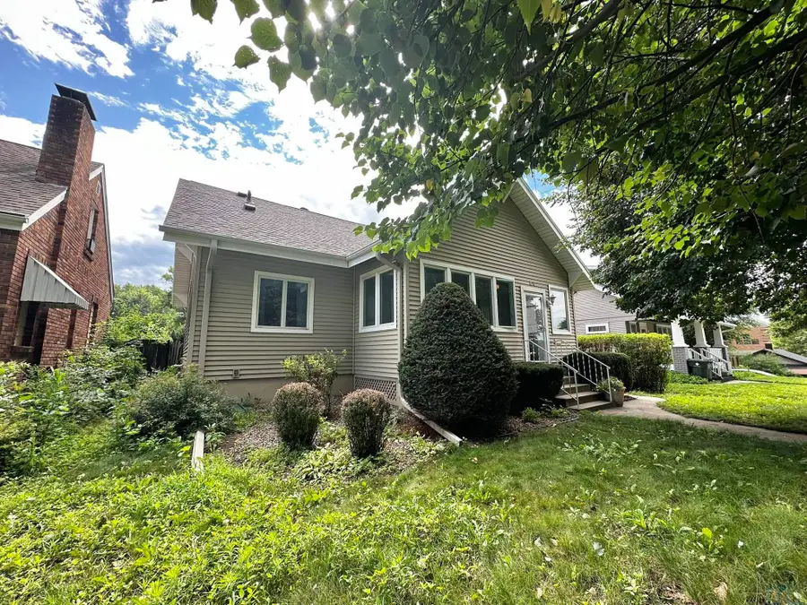 1312 S GLASS ST, Sioux City, IA 51106 - #2