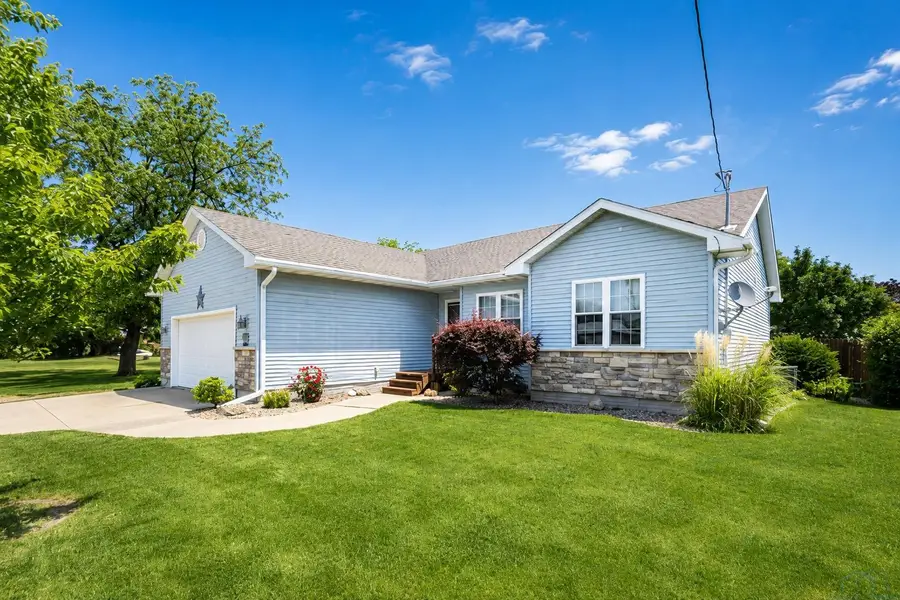 102 12th Street, Dallas Center, IA 50063 - #3