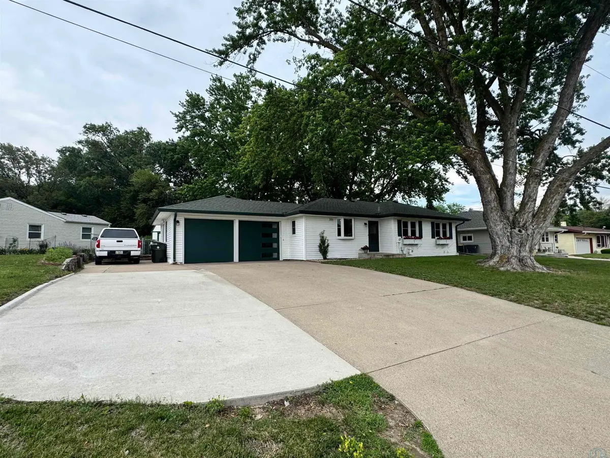 3923 Forest View Avenue, Sioux City, IA 51103 - #1
