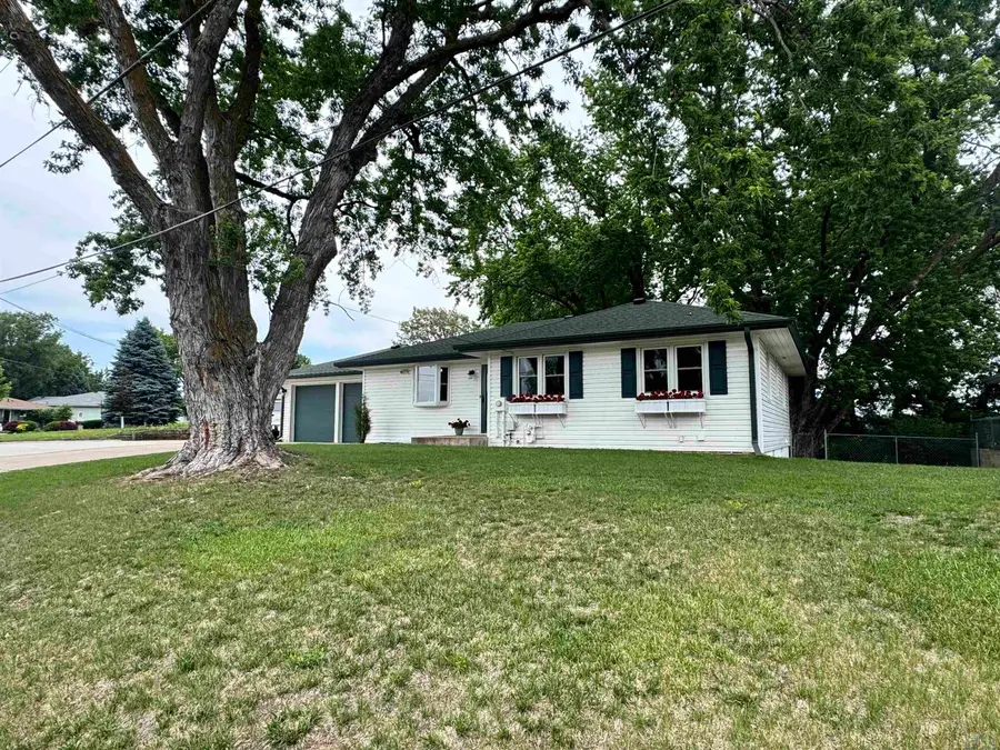 3923 Forest View Avenue, Sioux City, IA 51103 - #3