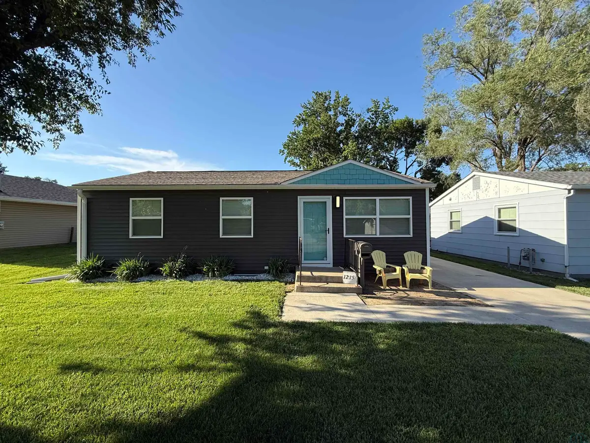 1215 W 21st Street, Sioux City, IA 51103 - #1