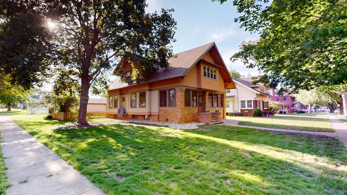 215 Davenport, Holstein, IA 50125 - #1