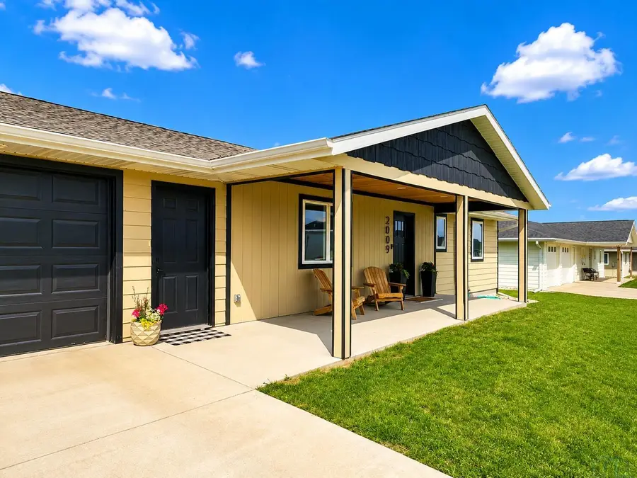 2009 Walnut St., Hull, IA 51239 - #2
