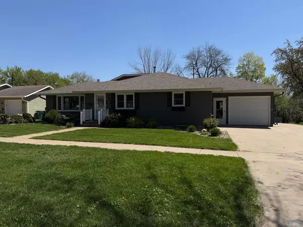 601 Concord Ave NE, Orange City, IA 51041