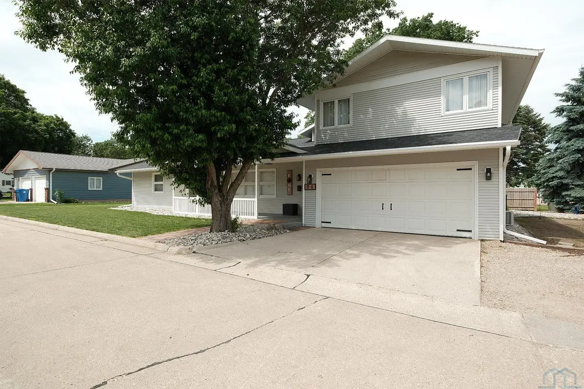 86 8th Street NE, Sioux Center, IA 51250 - #1
