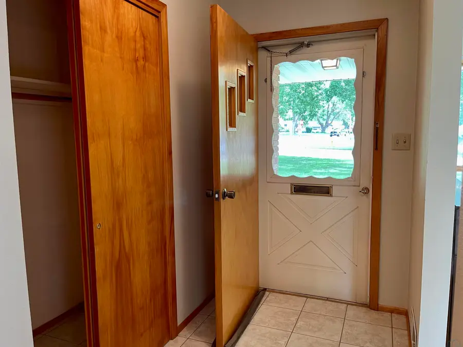 512 Gran Dr, Storm Lake, IA 50588 - #2
