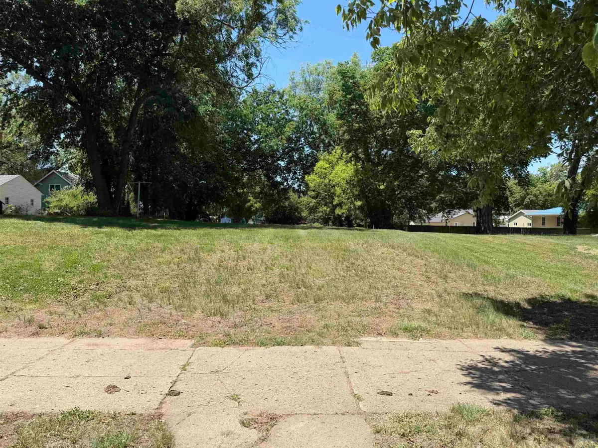 104 Franklin, Vermillion, SD 57069 - #1