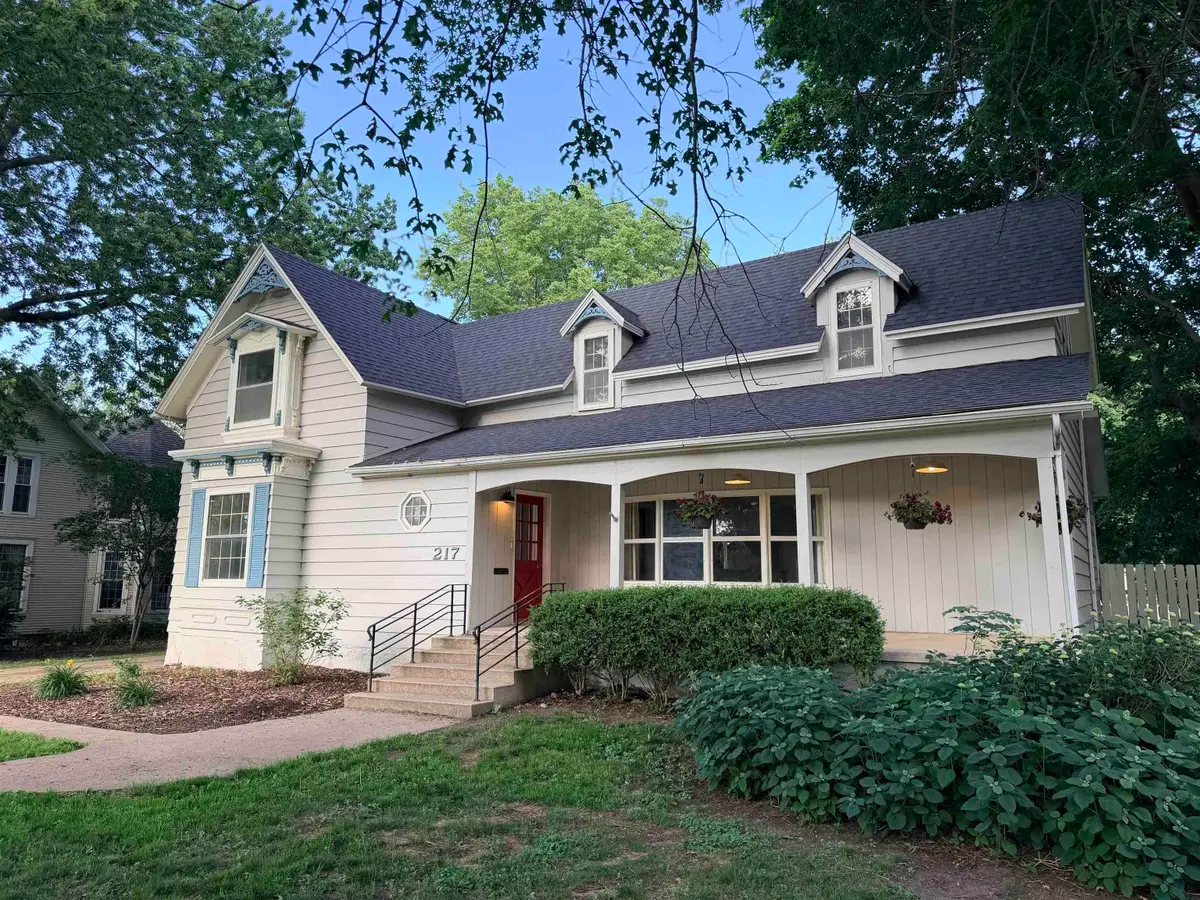 217 LAKE AVE, Storm Lake, IA 50588 - #1