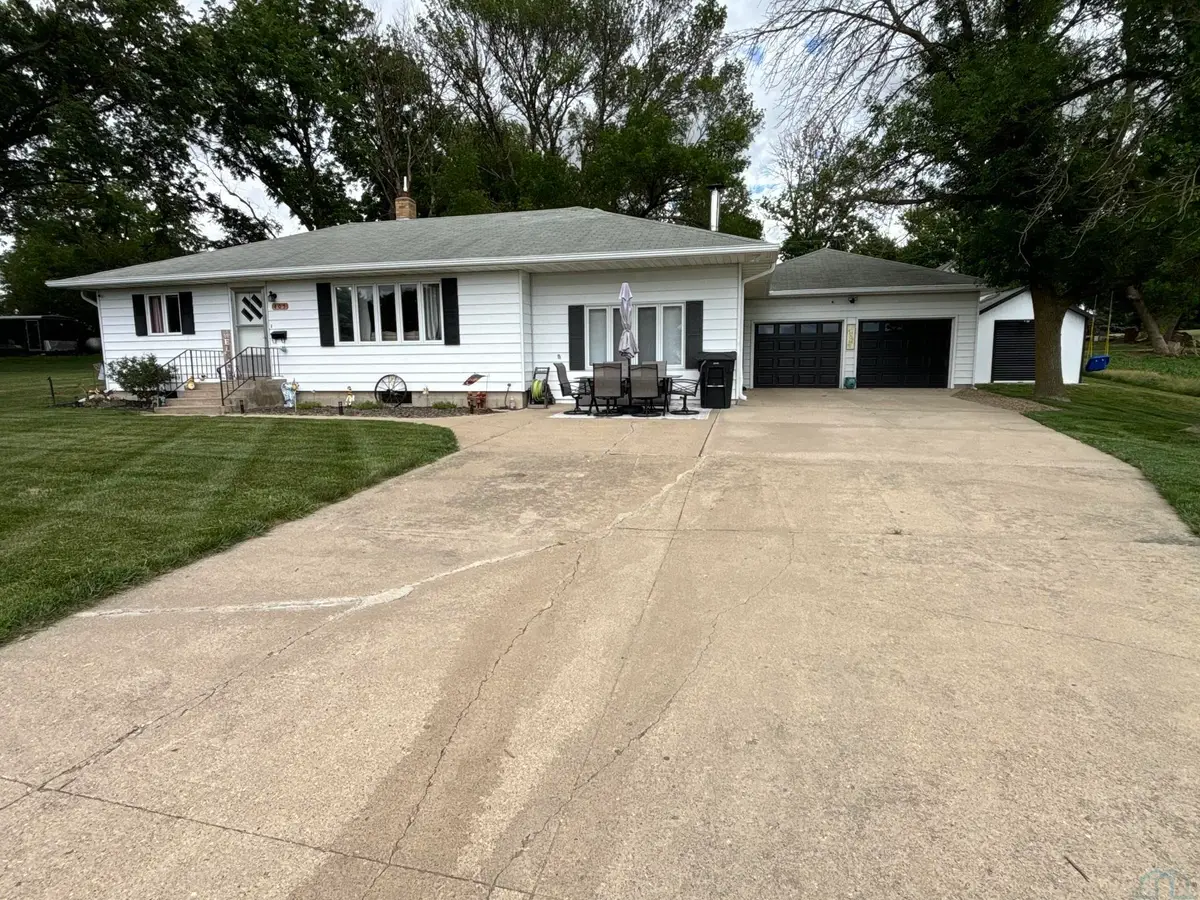 405 Milne Ave, Cushing, IA 41049 - #1