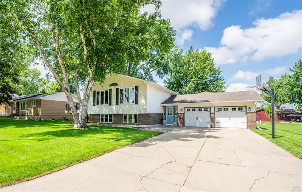 206 Louisiana Ave SW, Orange City, IA 51041