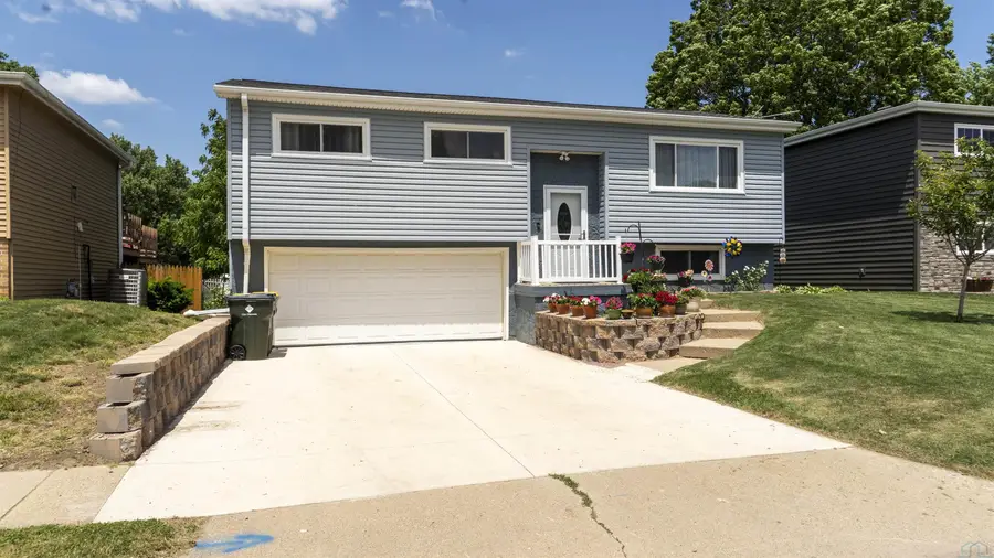 2531 W 20TH ST, Sioux City, IA 51103 - #2