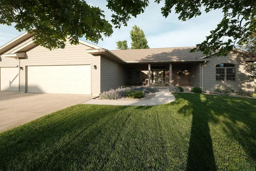 1642 4th Avenue E, Sioux Center, IA 51250 - #3