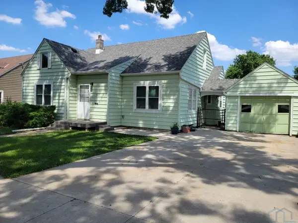 512 S Adams St, Rock Rapids, IA 51246